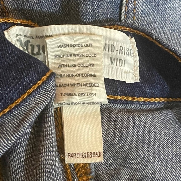 Mudd Distressed Jean Shorts - Picture 5 of 6